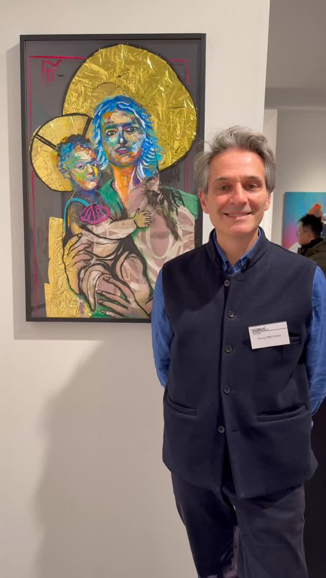 Mon ami et collègue Pierre Pentchev est né à Sofia en Bulgarie et travaille à Paris. Il expose Salon d Automne. Il a choisi de vous parler de mon tableau « Maternité » dans sa langue maternelle. #collectionstephaniepeyrissac #salondautomnedeparis #bulgarie #sofía