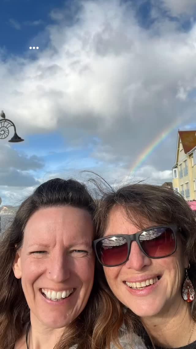 What a beautiful Sunday soul sisters Sally & Penny 🥰 thank you 💞so grateful 🙏🏻 @sallymareikehealing & @ninjayurtmum my heart is overflowing with joy & gratitude 💞💫 #grateful❤️ #soulsisters❤️ #sundayvibes✨