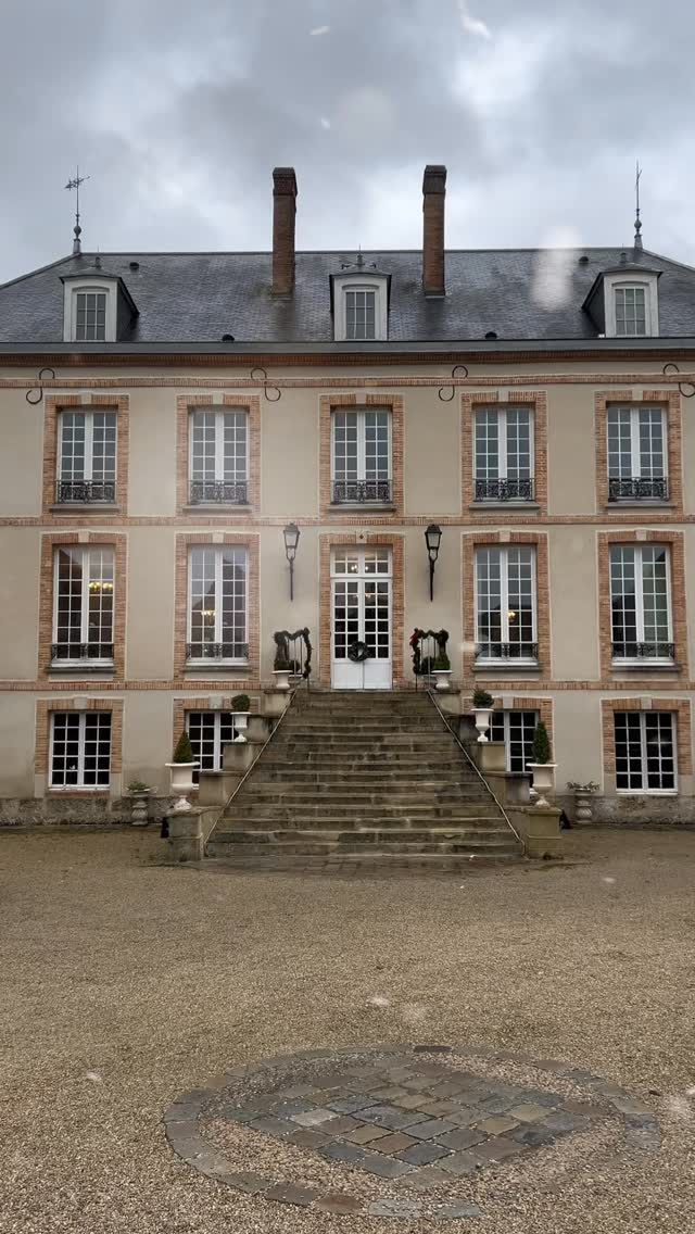 Et si vous commenciez Noël autrement cette année ? ✨
Mots d’ordre de cet événement: YOGA, COCOONING, BIEN-ÊTRE, SKINCARE, CHALEUR, GOURMET.
Petit jeu concours blind test par tirage au sort🤗: si tu as reconnu la musique, like ce post & dis-le moi en commentaire pour tenter de gagner une réduction de -20% sur le tarif de cet événement lorsque les inscriptions seront ouvertes. Je tirerais au sort mercredi matin. Pour doubler ta chance de gagner, tu peux reposter cette vidéo en storie en n’oubliant pas de me taguer bien sûr 🤗. Bonne chance 🍀 ! (Je recherche les incollables D…..😉)
Stay tuned 🫶🏼