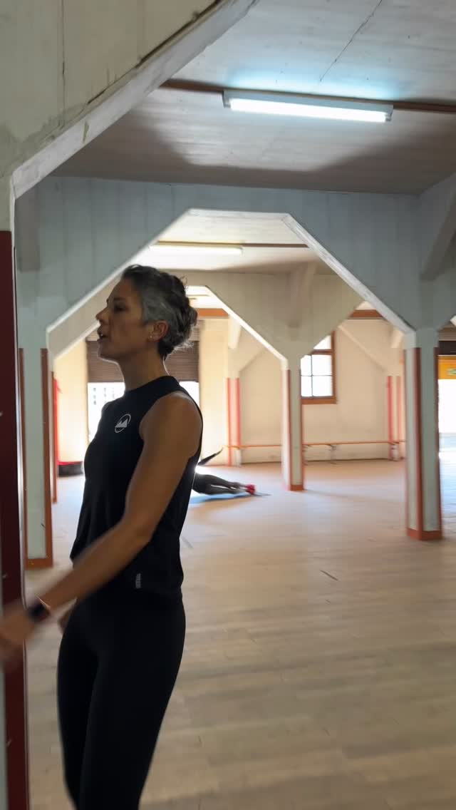 Danka für euri Power, euri Kraft, eures Mitmacha und eura Support! Jedes Workout hät aifach unglaublich Spass kmacht mit eu allna! 🥰🫶🏼 Danka an @gemeindeschwyz für dia cooli Kooperation, wo so viel Menscha zema brocht und bewegt het! 🤩
Dia drei Workouts bliben im Herza 🧡 miar machen witer und sind wia gwohnt mit üsem Stundaplan unterwegs! 🙋🏻♀️ dini Trainerinna vu dis Training varussa 😎