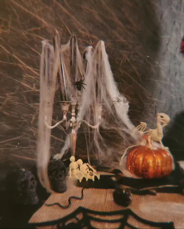 Palvelemme tänään poikkeuksellisesti klo 17 asti ja huomenna olemme suljettuna 🎃
#parturikampaamo #turku #pyhäinpäivä