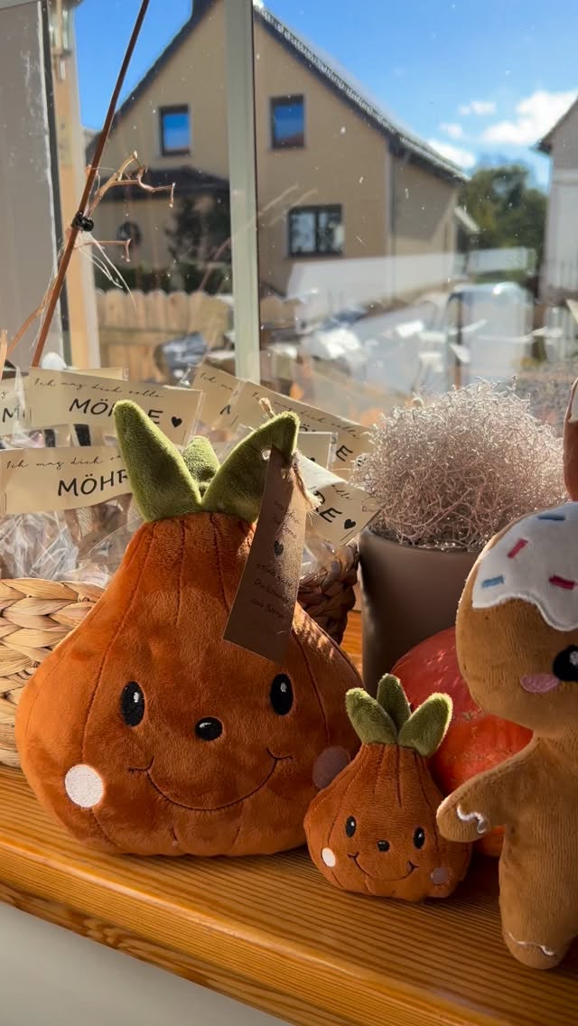 Kleine zauberhafte Wesen mit großen Gefühlen.
Handgemacht, einzigartig und mit ganz viel Liebe für euch angefertigt.
Zu finden in unserem Onlineshop: artk-design.com
Oder per Nachricht an mich.
#artkdesign
#handmadewithlove #handmadegifts #madebyme #craftingjoy #unikate #selbstgemacht #liebezumdetail
#plushie #stofftierliebe #kuschelfreunde #softtoys #nähenmachtglücklich #cutecrafts #nähenistliebe
#handmadewithheart #heartmade #handmadewithpassion #kleinefreudemacher #lovewhatyoudo