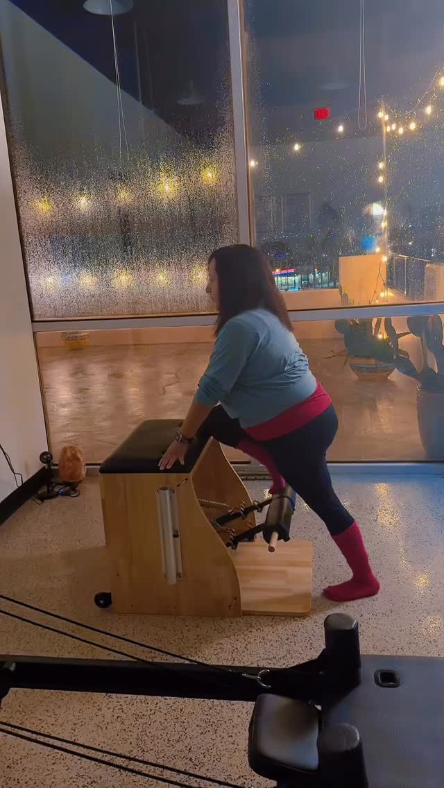 Veronica on the Pilates chair this morning! 💪 Wonderful way to start the day.
#dfwpilates #pilateschair
