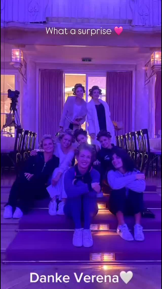 Ich bin soo gerührt 🤍
Danke für das liebe Video und die schöne Zeit mit euch🤍 🤍🤍
ihr könnt so stolz auf euch sein 😘😘😘
@lena__frei
@laa.sofia_
@lea.trenkwalder
@julia.giaquintoxo
@heisssophia
@katharina.ladurner
@nagentasky
@isabel.schrott
@katharina_mairr
@denise_santa_
@nicole.schweigkofler
@teresa_schwitzer
@zettmisssuedtirol