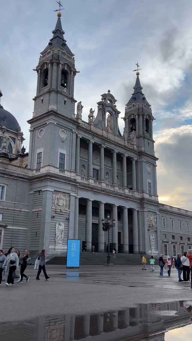 ¿Se puede hacer una fotografía en un lugar emblemático sin que aparezcan personas?
#fotografia #tipsdefotografia #fotoscreativas #clasesdefotografia #tutorialfotografia #shooting