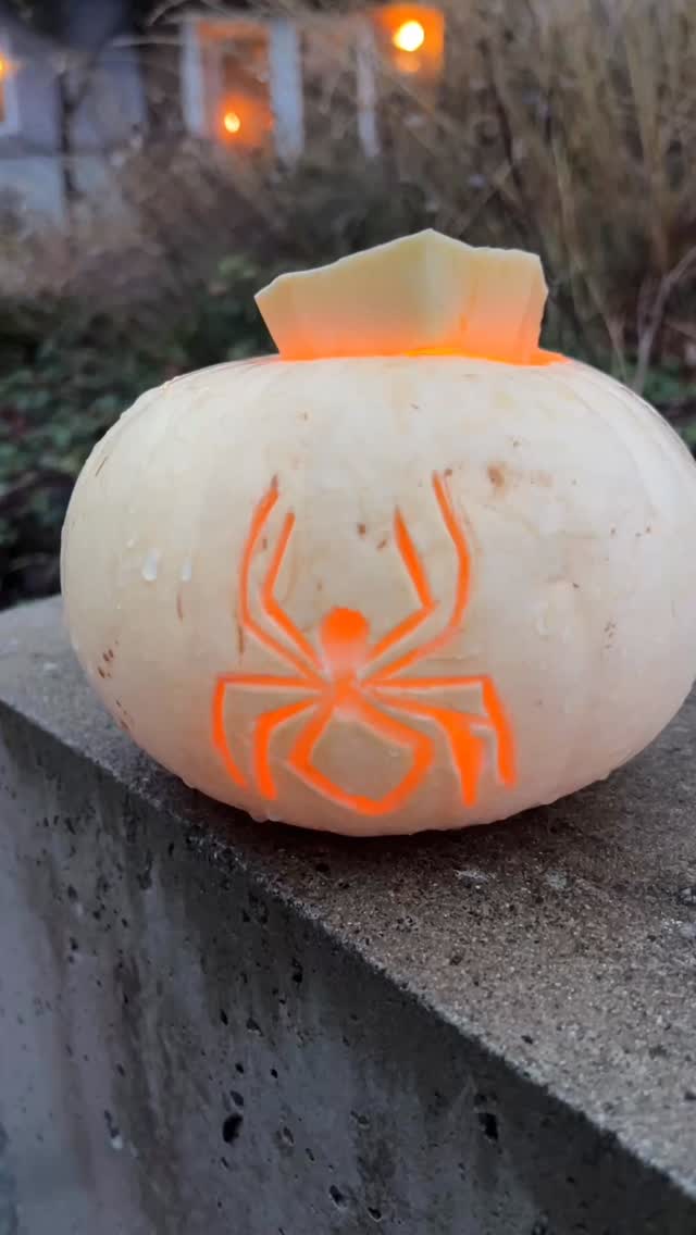 #pumkinart #halloween #yyj