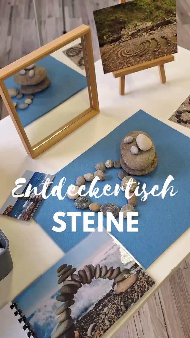 Mit einfachen Materialien Kinder faszinieren? 👀
Entdeckertische dürfen in der Kita einfach nicht fehlen, damit Kinder Forschen, Experimentieren, Entdecken und durch eigenes Ausprobieren und eigene Erfahrungen Lernen können. 🌱
Heute Entdeckertisch #Steinliebe 🫶🏽
Wo könnte der Entdeckertisch seinen Platz finden?
Er passt gut in den Flur, in den Bauraum, in die Lernwerkstatt, in den Garten, in die Naturwerkstatt und wenn die Steine auch bemalt werden können, ins Atelier 🎨
#werkstattpädagogik #martinajuretzka #mitliebewachsen #kitaimpulse #kitaideen #offenearbeit #kindorientiert #erzieherausbildung #entdeckerfreude