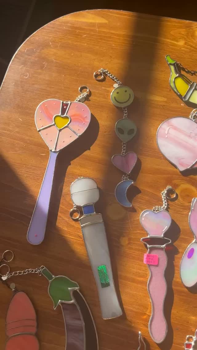 Big ole shot of a bunch of pieces before the market the other day! We RARELY have our 💩 together enough for me to grab videos like this before a show (and in fact some of these pieces still need vinyl and solder details) but when the sun is shining… you gotta do it! ☀️ I did list a number of these on our site and probably will add some more in just a bit! #stainedglassartist #stainedglassart #paigeboy #stainedglass #glassartist #queerartists