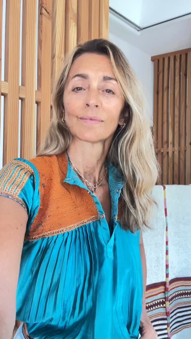 Présentation de la blouse de San Juan Chamula au Chiapas.
#chiapas #pieceunique #arttextile #faitmain #blouse #byelote #tradition