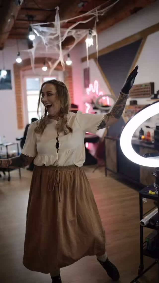 Dziękujemy Wam za liczne przybycie!❤️
Jesteśmy zmęczeni ale szczęśliwi!
Mnóstwo fajnych tatuaży dziś wyszło spod naszych rąk!
Dziękujemy!
Reportaż wykonała niezastąpiona Kasia @about_you_fotografia ❤️