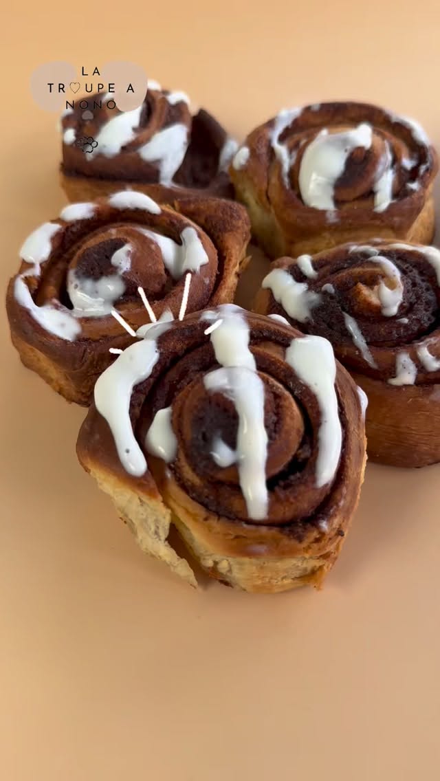 ✨ Mini co Gourmande 🤤🥞
Voici le tout premier moule exclusif La Troupe à Nono : le CINNAMON NONO 🤎 😍
Une médaille à croquer (des yeux, bien sûr 😋), inspirée des douceurs de l’automne… et je vous préviens, elle sent presque la cannelle tellement elle est irrésistible !
Mais ce n’est pas tout 👀
Je vous présente aussi :
🍪 Le P’titcookie croqué, parfait pour les petits gourmands
🥐 Le Croiss’love, disponible pour petit et grand format, un classique revisité !
🍞 Et le modèle Tartine, que vous aviez adoré à la session d’automne 🧡
Il revient cette fois en permanent, sans citrouille 🎃 avec la possibilité de choisir votre nappage préféré : chocolat 🍫, confiture 🍓 ou nature 🧈 🤩✨
Et parce que j’avais envie de vous gâter avant la prochaine session…
Je vous propose de remporter la médaille exclusive CINNAMON NONO 🤎🤤
Pour participer :
Être abonné(e) à mon compte @latroupeanono
Aimer ce post ❤️
Inviter 3 copains en commentaire 🐶
Partager ce post en story à la une en me mentionnant ✨
Résultat du concours : dimanche 9 novembre à 10h00
Concours ouvert uniquement sur Instagram et en France
Bonne chance à tous les gourmands ! 🤎
concours Clôturé
#concours #gourmandise #accessoirechien #medaillechien #medailleenresine #dog #latroupeanono #resinart #resin #medaille #dogaccessories #handmade #automne #cinnamon #cinnamoroll #dogoftheday #tartine #cookie #croissant #love #lovereels #lovedogs