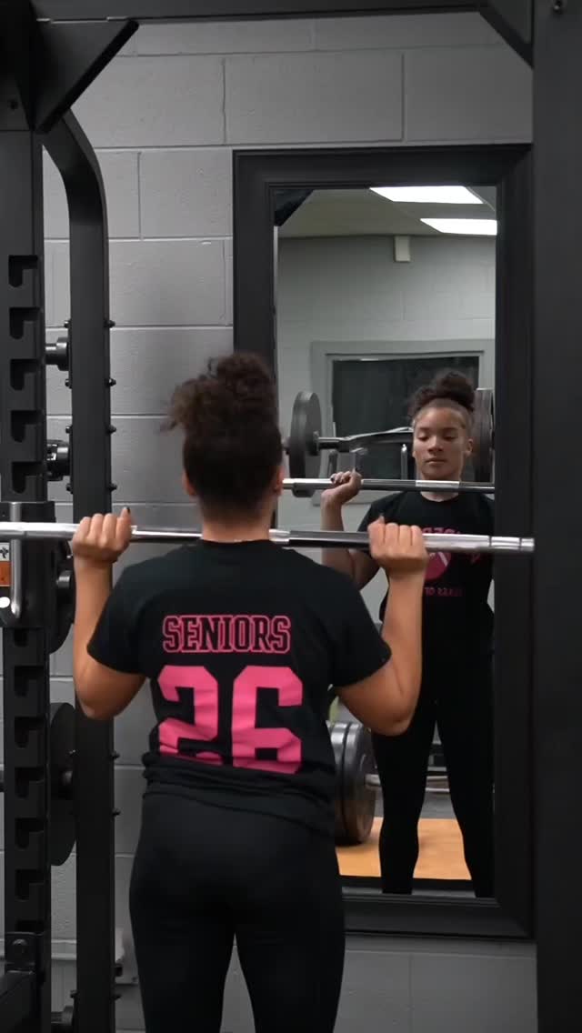 Back to the Grind with the queen herself, @kamryntatumm!! Off-season training is officially here! Time to build BIG BANK energy🔥🪙
.
#JDSP #trackstar #Jdspeedperformance #speedtraining #offseasontraining