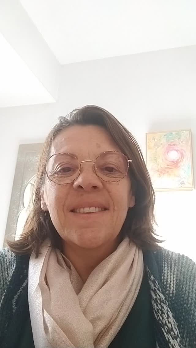 Cette semaine on accueille la plus belle part de nous : l'enfant divin nous ramène de la joie, de la légèreté et surtout une grande connexion à notre âme. Il nous demande d'être fier.e de tout le chemin parcouru, de toutes les découvertes, de tous les obstacles surmontés et de toutes les leçons apprises jusqu'à aujourd'hui.
Soyez fier.e.s de qui vous êtes et gardez votre âme d'enfant!
#connaissancedesoi #archetypes #ame ##energetique #oracle #ombreetlumiere #emotions #intuition #chakras #enfantinterieur