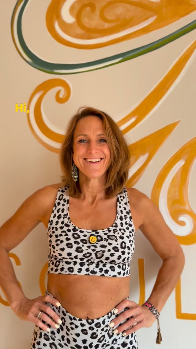 ✨Du fragst dich, warum du zum Yoga 🧘🏼♀️ gehen sollst? 🤔
Dafür gibt es so unfassbar viele gute Gründe. Einer ist, dass du gerade beim Yoga so viel mehr bekommst, als du vielleicht denkst. Neben Dehnung steht bei uns auch immer Kräftigung auf dem Programm und diese Kombination in Verbindung mit Entspannung und dem Training in der Gruppe, machen unter anderem den Zauber von Yoga aus.
Wenn du also einen starken und flexiblen Körper möchtest und dein Alltagsstress auch noch loswerden willst, dann ist Yoga genau das richtige für dich.
Vielleicht gehörst du ja auch zu den Menschen, die einen festen Termin brauchen, um sich Zeit für sich selbst zu nehmen. Vielleicht fällt es dir auch schwer, dich manchmal alleine von der Couch aufzuraffen? Die wunderbare Gruppendynamik beim Yoga und die vielen zauberhaften Menschen, die du dort treffen und kennenlernen wirst, sind einfach auch eine zusätzliche Motivation.
Also probier es doch einfach mal aus und schau bei uns im Studio vorbei.
Wir freuen uns auf dich,
deine Tanja
und das Team von
Ich liebe Yoga
#ichliebeyoga #yogaliebe #wetterruhr #soulspace #yogastudio #yogalehrerin #deineyogalehrerin #yoga