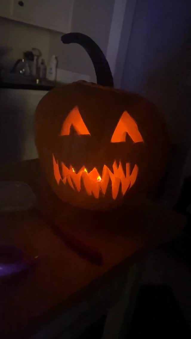 Happy Halloween! 🎃
#dating #datingadvice #single #singlelife #singlefriend #singleproblems #alone #beingalone #loneliness #childfree #childfreeproblems #childfreebychoice #childfreemillennial #childfreelife