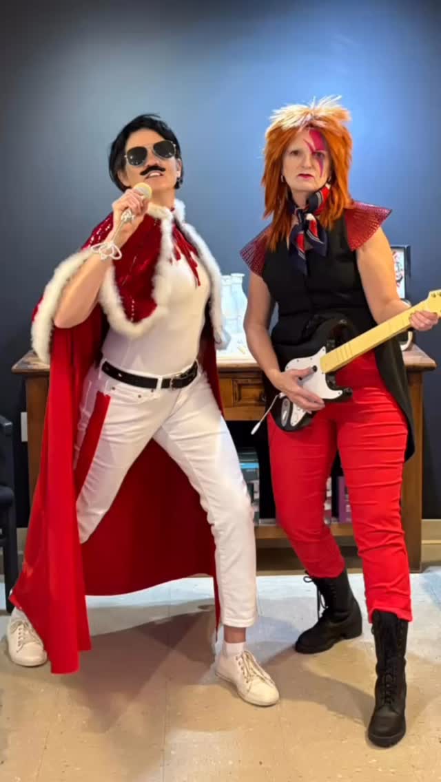 For our fellow music lovers! If you know, you know 🤴🏻👩🏻🎤.
.
#ziggystardust
#freddymercury