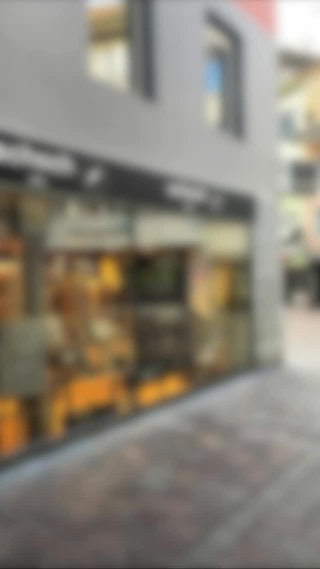 4 Jahre nach dem Umbau - und wir feiern 4 sehr erfolgreiche Jahre als Schoch 1882 🎉
Als älteste Papeterie in Winterthur (und eine der ältesten der Schweiz) sagen wir: danke für eure Treue, Liebe zu Papier & Schreibkultur und die vielen schönen Begegnungen. Auf die nächsten Jahre! ✒️📚
Kommt vorbei & stört euch inspirieren - wir sind für euch da.
#Schoch1882 #PapeterieSchoch #Winterthur #Schreibkultur #Papeterie #StationeryLove