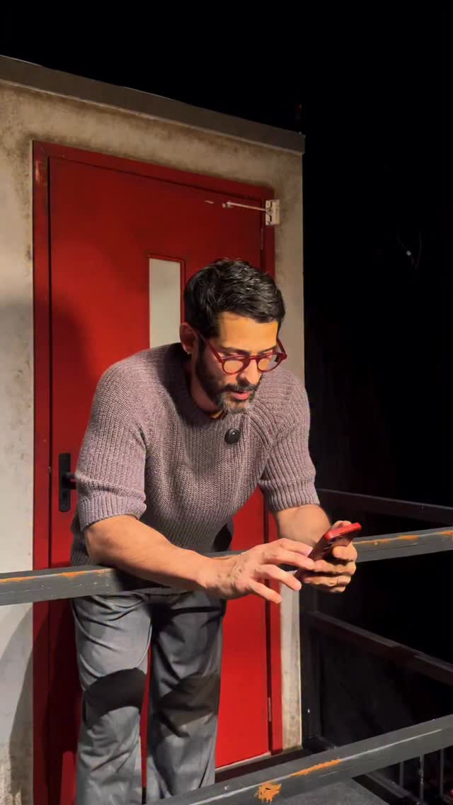 ✨ Atenção, Rio de Janeiro.
@raphaelnajan foi pego garantindo seus ingressos pra Limítrofe! 😄
E você, já garantiu o seu? 👀
🎭 O espetáculo “Limítrofe” acaba de ganhar mais duas semanas de temporada no Teatro Dulcina.
Se você ainda não assistiu, essa é sua chance!
💛 Limítrofe é uma obra potente que mergulha no universo das emoções humanas; misturando humor, drama e poesia pra falar sobre saúde mental.
🌟 Sucesso de crítica e público, agora em cartaz até 9 de novembro!
📍 Teatro Dulcina - @amigos_do_dulcina (ao lado do Metrô Cinelândia)
🗓️ Até 9 de novembro
⏰ Qui a sáb | 19h — Dom | 18h
🎟️ Ingressos no Sympla (link na bio) ou no app Meu Vivo
💜 50% de desconto para clientes Vivo.