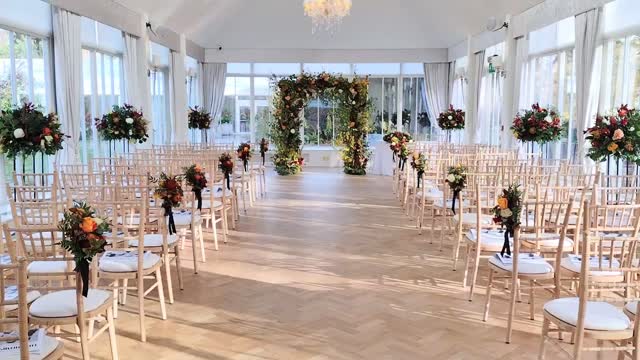 #weddingflowersedinburgh #weddingfloristedinburgh #thestockbridgeflowercompany #scottishcastlewedding #autumnalwedding #scottishautumnalwedding #autumnalweddingarch #carlowriecastle