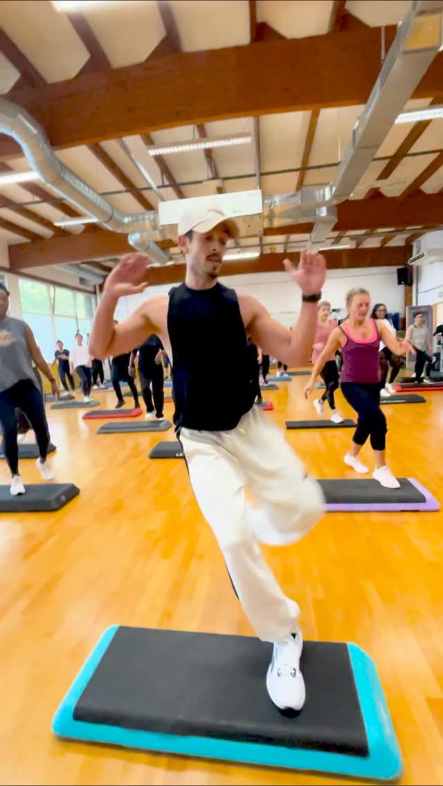 ❤️🔥 Quel KIFFE celui de pouvoir partager ces moments à vos côtés! Votre soutien, votre amour et votre bienveillance impulsent chacun de mes événements à la @deep.fit.experience ✨ Vous rendez ce métier si MAGIQUE! Un IMMENSE MERCI à vous toutes et tous de permettre que cette magie existe ❤️🔥
🔉SPOOKY - DEEP MIX
#love #fitness #freestyle #fitnessmotivation