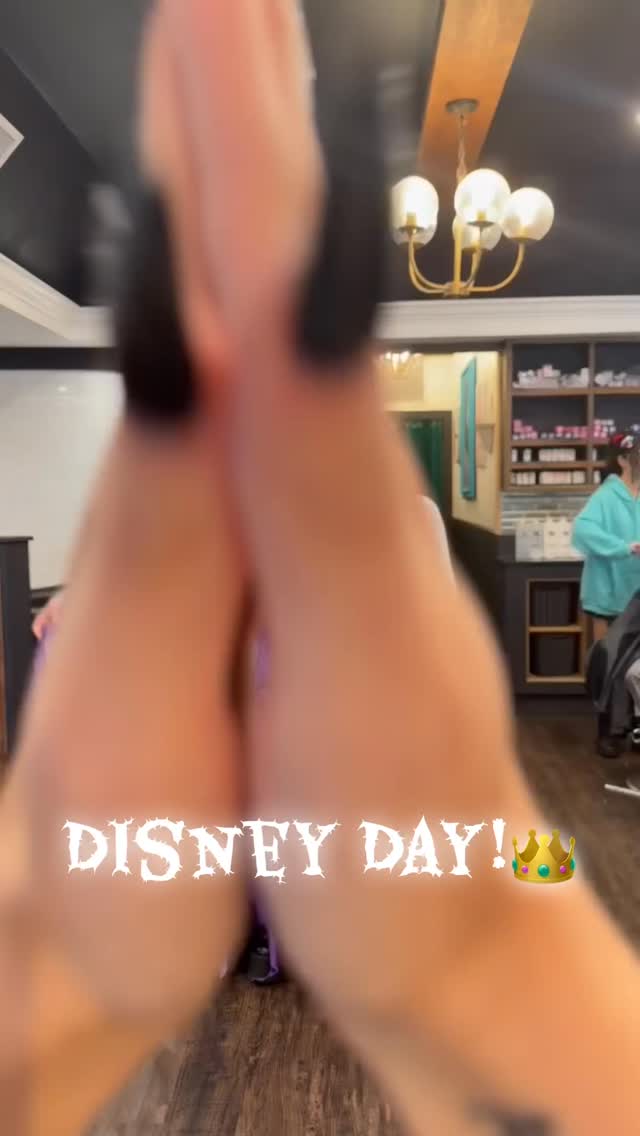 Spirit week: Disney Day!🏰
#haileyhollandhair #salonlife #booknow #hairsalon #haileyhollandhairsalon #hairgoals #haircare #hairtransformation #cocoavillage #hairinspiration