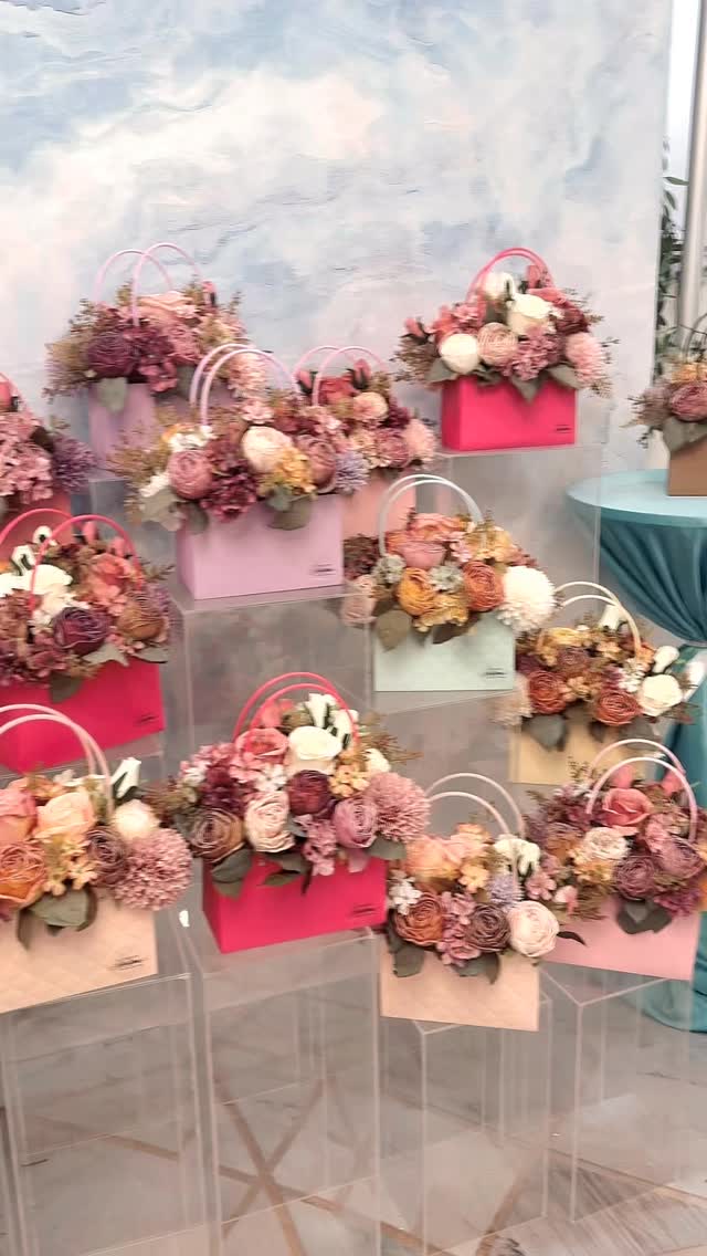 Corporate event table centerpiece with customized logo
www.HoustonWeddingEventChannels.com/shop
https://www.etsy.com/shop/TheFlowerLandSquare