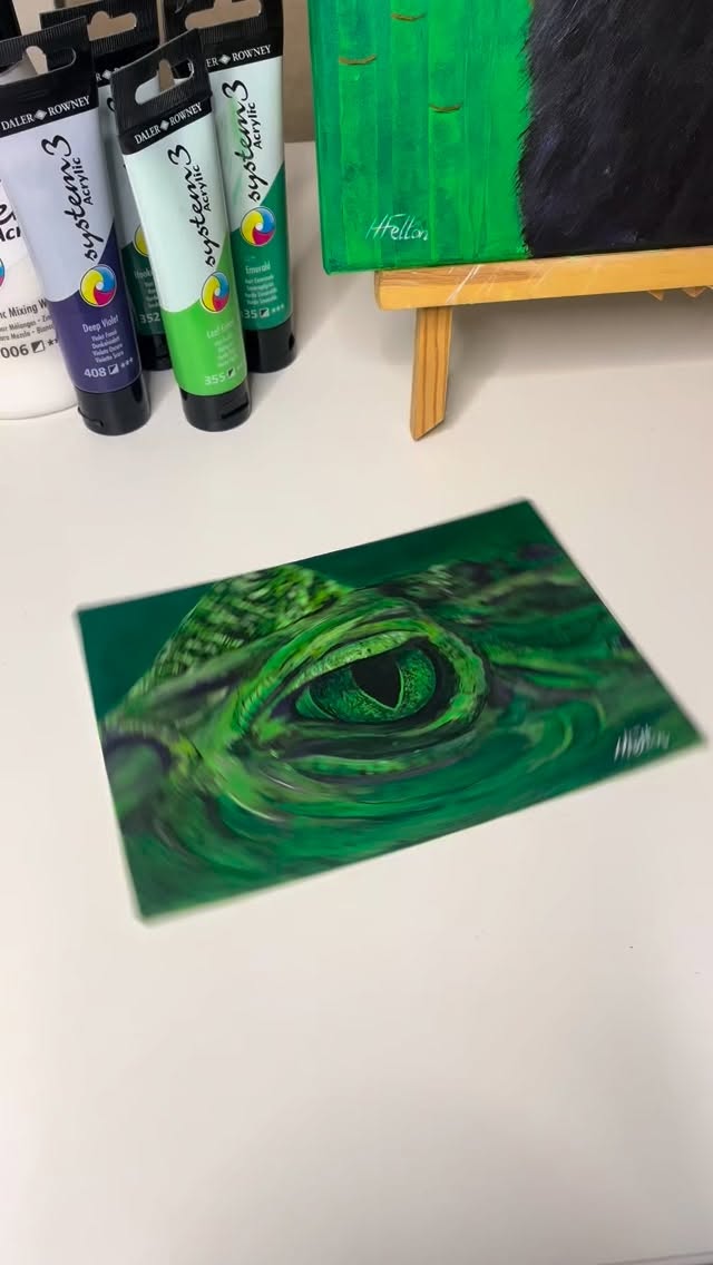 Signing the back of ‘Veni, Vidi, Vici’ 🖊️ with a sneak peak of a new painting in the background! It will be revealed on Monday ✨
#signing #sneakpeak #acrylic