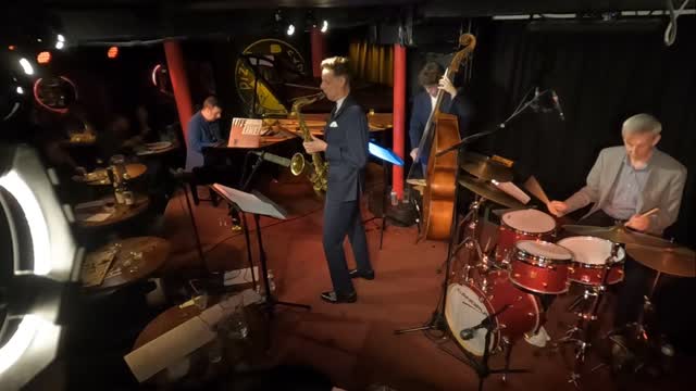 Clip from our album launch at the @pizzaexpresslive Soho back in the summer.
.
Next up we’re in wales on the 21st Nov, followed by a trip back to the amazing @peggysskylight Notts on the 22nd Nov.
.
Come and hear us!
.
#jazz #swing #boogaloo #bop #bebop #quartet #sax #saxophone #ukjazz