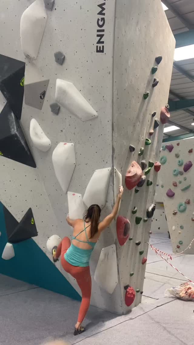An easy comp wall bloc with @contactholds and a techy boulder with @coreclimbing holds!
Thank you for having me @bloc_climbing 🙏 and @jakrockmaster for the fun setting days!