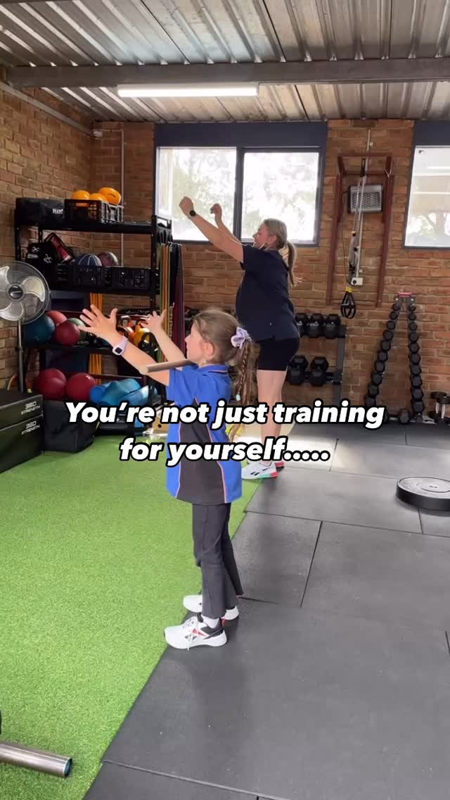 There’s something special about seeing parents and kids training together and I always looks forward to these sessions 🥰
The kids are always eager to show off their moves and how strong they’re getting, and when you hear “I feel strong” or “Mum’s really strong, isn’t she?” … that’s what it’s all about 🤩
They could be glued to a screen at home, but instead they want to train, learn, and build healthy habits from the start 💪🏼💚