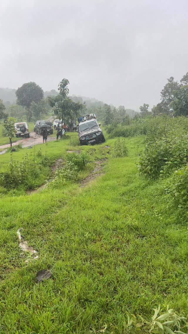 She may be old school with open differentials but she still tackles articulation challenges like a pro!
#learnoffroad #offroadjunkie #pajero #montero