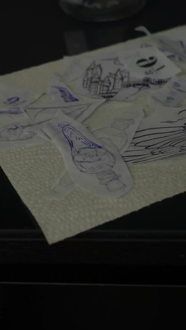 Von Anfang bis Ende.
Ein Bruchteil der Arbeiten Bildern festgehalten. Was sagt ihr, wie lange dauert ein solches Projekt? 😇
Es war mir eine Freude liebe Sina! Vielen Dank für dein Vertrauen 🙏
#harrypotter
#hogwarts #tattoo #griffindor #inked #fineline #harrypottertattoo