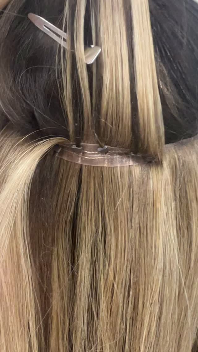 Kennst du das Gefühl, wenn deine Extensions rausgewachsen sind und einfach nicht mehr schön sitzen? 🙈
Die Strähnen rutschen, alles wirkt unruhig – und das Haar verliert seinen Glanz.
Mit meiner Lifttechnik bringe ich deine Tressen wieder in Form – fest, natürlich und glänzend ✨
Ganz ohne Ziepen oder sichtbare Übergänge – einfach wieder perfekt gepflegt und tragbar wie am ersten Tag 🤍
👉 Buche jetzt deinen Lifttermin online oder schreib mir direkt per DM.
Ich helfe dir, dein Haar wieder lieben zu lernen 💇🏼♀️💫
📍Bel Hair
Rosenstrasse 6, 8700 Küsnacht
#haarextensions #extensionspflege #lifttechnik #belhairküsnacht #extensionsprofi #haaverlängerung #haaverdichtung #healthyhairjourney #beforeandafterhair #extensionsspezialist