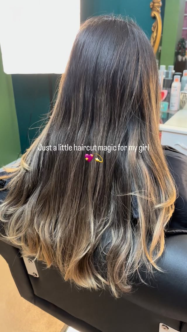 Dimensional, dreamy, and oh so soft ☁️🌸
#haircut #hairstyle #layers #blowout #hairlove #haircare