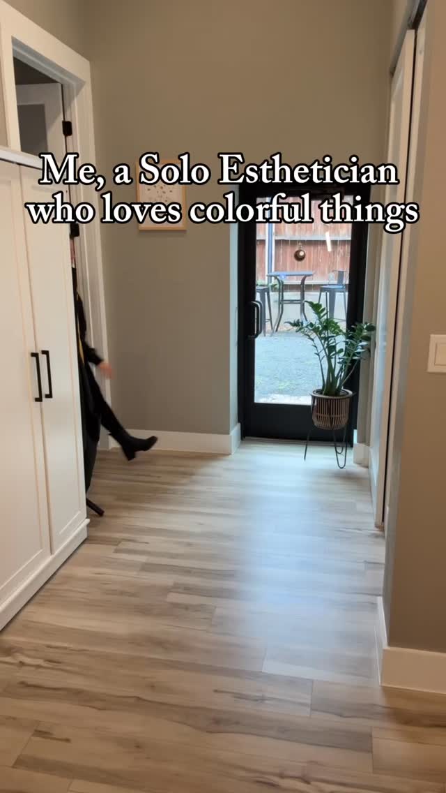 I swear I live in the color black, BUT I love to be surrounded by colors, vintage knick knacks, flowers, plants, and you might never know it just by watching me walk around.
Also, I love my beautiful spa, but I would die to drench these walls with some color, BUT for now I will continue to add pops of color where I can!
I do own other clothing colors! Such as white, grey, and brown!!! 🤣
#massagetherapist #massagetherapy #massagetablesetup #massagetablesheets #massagesheets #spathreads #soloesthetician #sparoom #treatmenttable #spainspo
