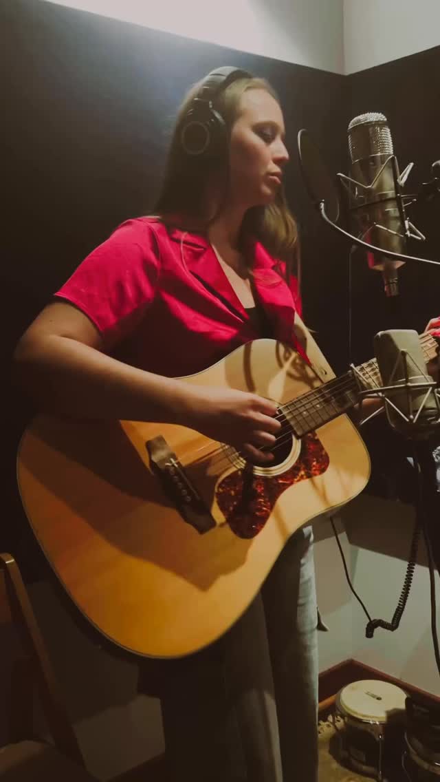 Day 28/30 - Cruel Kind of Different - original song by Nikki Forbes, Korie Burton Rott, BKING, and Avalon Muse.
Writing this was bittersweet but liberating 💕 I love being a songwriter and getting to translate emotion and experience into art with other amazing creatives 🥹✨
Written at Camp @popvillemusic
#originalsong #cruelkindofdifferent #nashvillewantspop #songwritingcamp #popartist