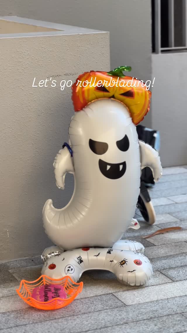 Let’s go for rollerblading class, Halloween Edition! 🛼👻
Spooky games, laughter, and a Halloween Hunt on wheels 🎯🍬
Our little wheelers rolled, played, and got rewarded with sweet Halloween treats at the end🎃✨