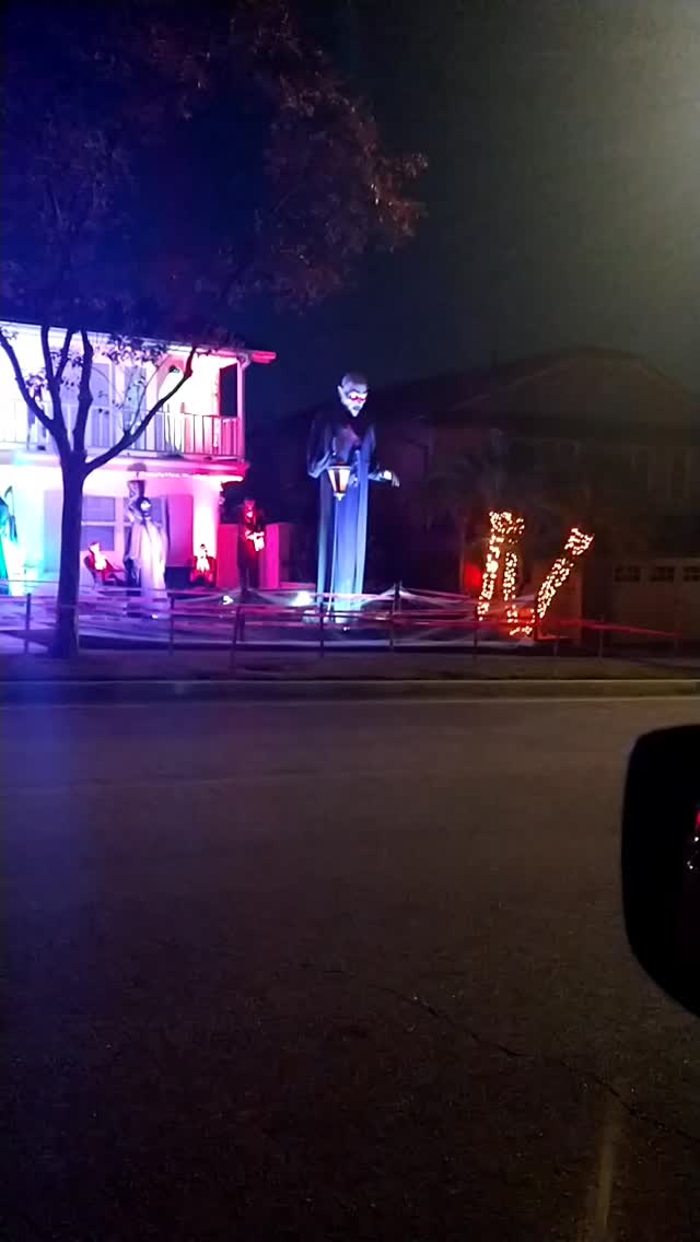 My neighborhood is ready for Halloween! 🎃👻