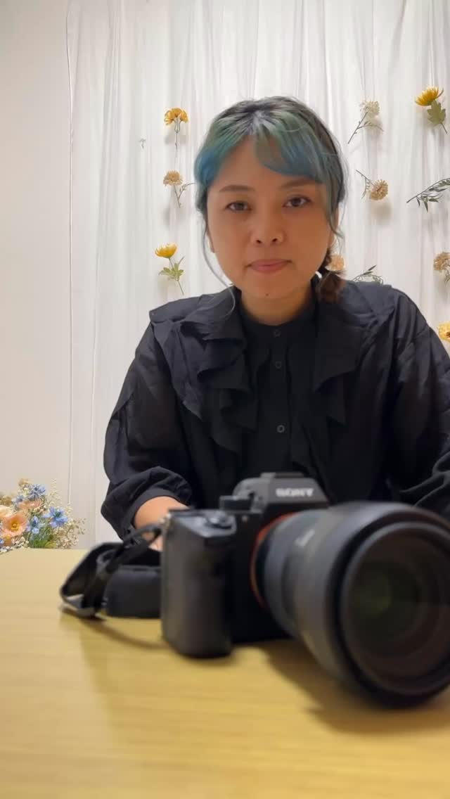 最近、家に一眼カメラあるんですって
聞く事が多いです。
でも、上手く使えないって
残念そうなお声も、、、。
最初はわからない事もいっぱいあると
思いますが、カメラと仲良くするコツは
たくさん触って、撮る事です。
まずは、レンズを【外す】と【付ける】を
やってみましょう。
七五三同行撮影受付中です。
おうちフォトスタジオsmileseedでは
七五三の新しいプランを考案中です
〜三歳からの初めての七五三撮影〜
まもなくお知らせします。
モニター募集は公式ラインより
お知らせします。まずは登録をして
お待ちください。お楽しみに!!
✼••┈┈┈┈┈┈┈┈┈┈┈┈┈┈┈┈••✼
【撮影の予約方法】
プロフィール欄のリンクより
予約をお願いします。
@smileseed_photostudio
↑
アカウント押すと、プロフィールに
飛べます🔍
リンクページの
お問合せより必要箇所をご入力頂き
お送りください。
✼••┈┈┈┈┈┈┈┈┈┈┈┈┈┈┈┈••✼
大事にしていること…
スタジオは小さな一軒家です。
プライベート空間でゆったりと撮影が
出来ます。
人目を気にしなくても大丈夫です。
泣いても不機嫌でも人見知りでも
ご安心ください♡
赤ちゃんでもいつもと違う環境だと
緊張してしまうと思うので
おうちと同じように過ごせる
小さなスタジオでリラックスして頂ける
ことを大切にしています。
保育士、ベビーマッサージ講師歴10年以上の
フォトグラフォーが寄り添いながら撮影
を心掛けています。
心配なことがあったら事前に話してくださいね
毎日暑いので、お部屋を涼しくして
お待ちしております。
✼••┈┈┈┈┈┈┈┈┈┈┈┈┈┈┈┈••✼
宮代町おうちフォトスタジオ
『smile seed 』
自宅教室:埼玉県南埼玉郡宮代町学園台
最寄りの駅:東武動物公園駅
徒歩15分程度
駐車場1台あります
〈ありのままを丸ごと受け止めて写真の残す人〉
高津絵里
