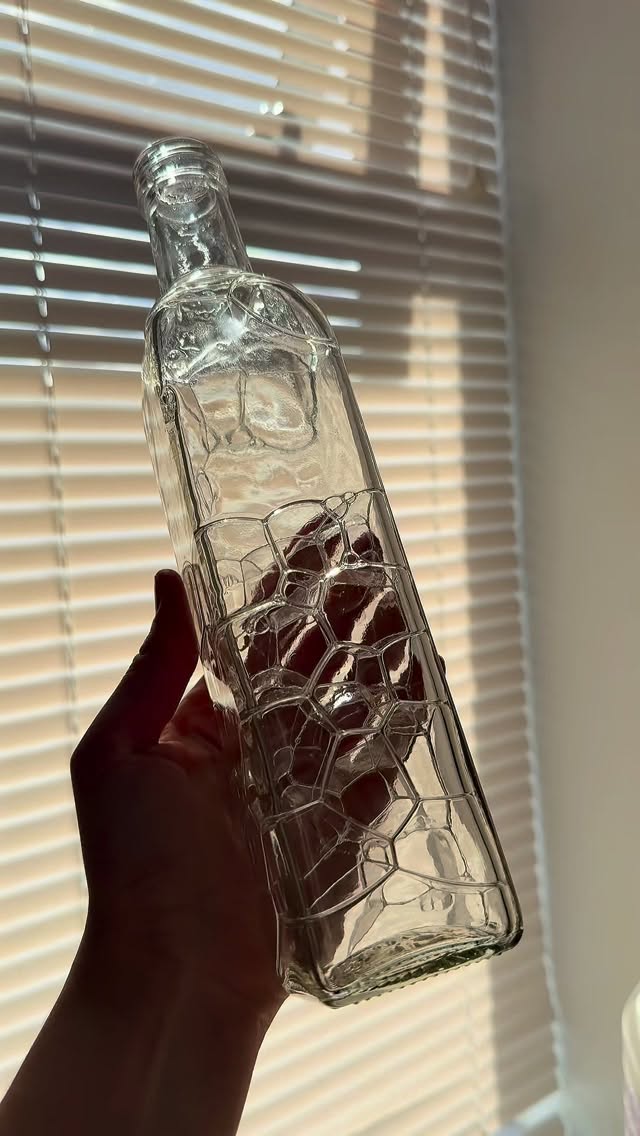 Obsessed with our original Glass Refill Bottles 🫧
I have all my cleaning & personal care product refills in these & my home has never felt more organised & fresh 🫧
We have a selection of bottles for you to refill & reuse again & again & again …
Our beautiful square glass pouring bottles come in 0.5L / 1L - Perfect for having on display around the house - think laundry liquid & fabric conditioner out on the counter top looking ✨ fresh ✨
We have a range of recycled & recyclable plastic bottles - Perfect for any refills, they look so good they could also be put on display but they look incredible when decluttering your cupboards 🫧
We have some exciting things coming just in time for Christmas 🎄
#Sustainability #lowtoxliving #SmallBusiness #refillrevolution #localbusiness #refillrevolution #refills #ecobusiness #mumledbusiness #derby #nottingham #ecorefills #toddlermum #eastmidlands #sustainability