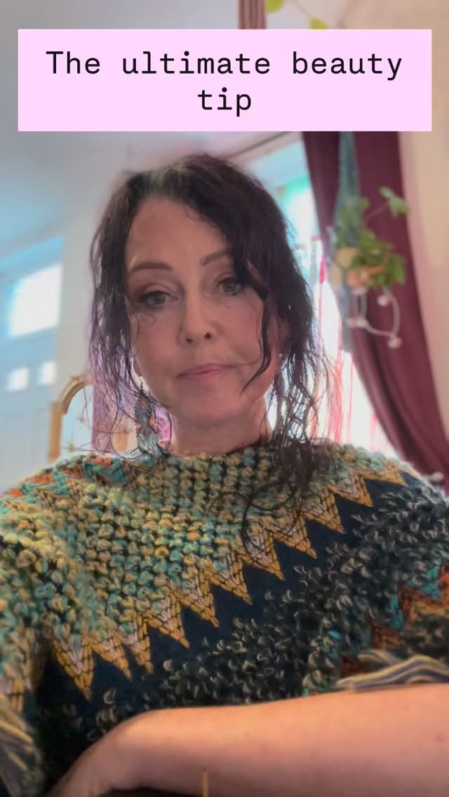 Appreciation of beauty in your environment has many benefits. Increased wellbeing, cultivation of gratitude and love, improved manifestation, attracting more beauty into your reality and becoming more beautiful yourself. Practise being present with something of beauty very single day, multiple times a day and watch your reality shift
#spirituallifecoach #energyhealer #naturalbeauty #naturalrejuvenation