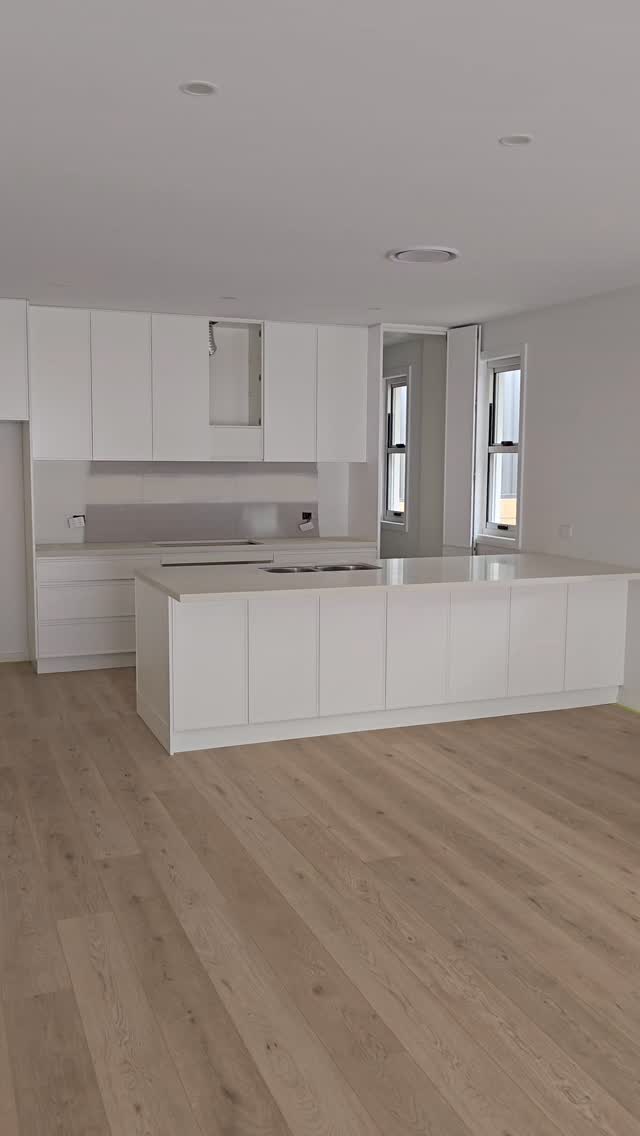 Timber-look Laminate Flooring paired with Luxury Wool Loop Carpet - expertly installed 🔨 by the team @imperialflooringaustralia
.
Carpet
▪️Colour = Hunter
▪️Collection: Quebec
▪️Type: 100% Wool Loop
▪️Underlay: 10mm / 120kg premium cushion
.
Hard Flooring
▪️Colour = Nutmeg
▪️Collection: 4D Laminate
▪️200hrs Water Resistant | AC4
▪️Up to 60 random patterns
▪️Timber Look and feel
.
📍Calderwood
▪️Builder: Seaside Developments
▪️Client: @samneill_oneagencyepg
.
www.imperialflooringaustralia.com.au
.
📱1300 676 176
📧 info@imperialflooringaustraliia.com.au
📍HQ + Showroom: 1 Kennedy Ave Yallah
📍Distribution centres: Syd | Wol | Mel