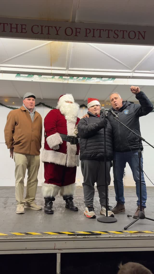 Christmas time in the City Of Pittston ✨❤️🥹🎄