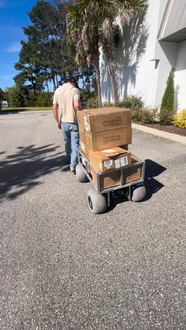 When the beach mule has to carry… the competition 👀💪#beach #beachmule #beachlife #madeinamerica #supportsmallbusiness