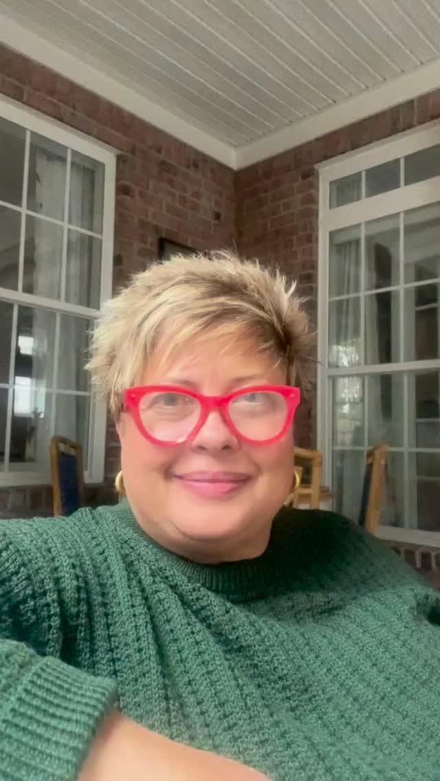 “𝑊ℎ𝑒𝑛 𝐼 𝑓𝑖𝑟𝑠𝑡 𝑑𝑟𝑒𝑎𝑚𝑒𝑑 𝑜𝑓 𝑆𝑢𝑑𝑠 𝑜𝑓 𝐿𝑜𝑣𝑒, 𝐼 𝑛𝑒𝑣𝑒𝑟 𝑖𝑚𝑎𝑔𝑖𝑛𝑒𝑑 ℎ𝑜𝑤 𝑓𝑎𝑟 𝑖𝑡 𝑤𝑜𝑢𝑙𝑑 𝑔𝑜 𝑜𝑟 ℎ𝑜𝑤 𝑚𝑎𝑛𝑦 ℎ𝑒𝑎𝑟𝑡𝑠 𝑖𝑡 𝑤𝑜𝑢𝑙𝑑 𝑡𝑜𝑢𝑐ℎ.” -Tina Bowen
Miss Dorothy has carried thousands of stories, and now, with Suds 2.0, we’re getting ready to serve even more families.
www.sudsoflovetruck.org
#SudsOfLove #GivingTuesday #Suds2point0 #HopeAndHygiene