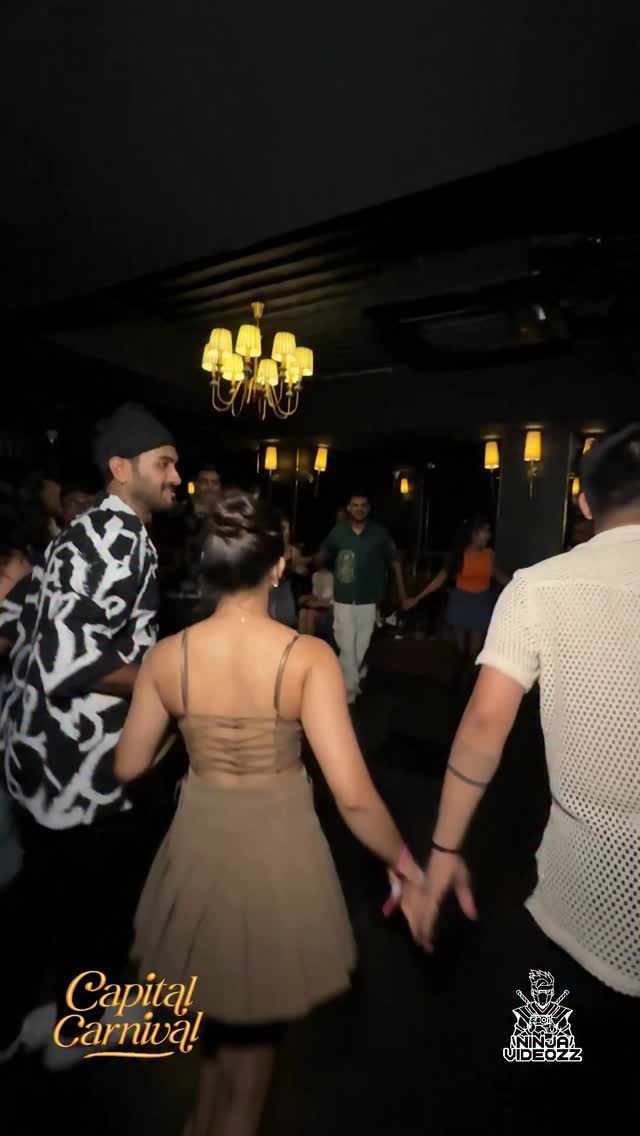 Some memories from @capitalcarnivalfest 💃🏻🕺🏼
Rueda fun at the social — pure energy and smiles all around!
What made it even more special was that some people had their first-ever Rueda class with us that very day — and seeing them catch on, learn, and dance their hearts out was just wholesome 🙏🏻✨
#salsa #rueda #socialdancing #salsadancing