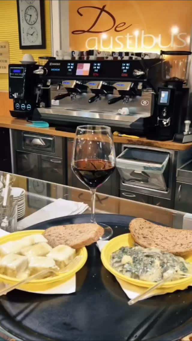 La scorsa settimana il tema del nostro APERI-DEGU è stato: Vino, Pizzoccheri & Polenta Taragna.
E questa settimana che si fa? Lo scoprirai a breve!
Tu sei dei nostri?
PS: tanto lo sai di essere in buone mani😉
🚨 AVVISA GLI AMICI... 🚨
Ci vediamo nel weekend 🥂
🗓️ Giovedì
🗓️ Venerdì
🗓️ Sabato
📍Via Isonzo 13/A, Mariano Comense.
#degustibus #degustibuscafe #aperidegu
#aperitivo #tema #marianocomense #weekend