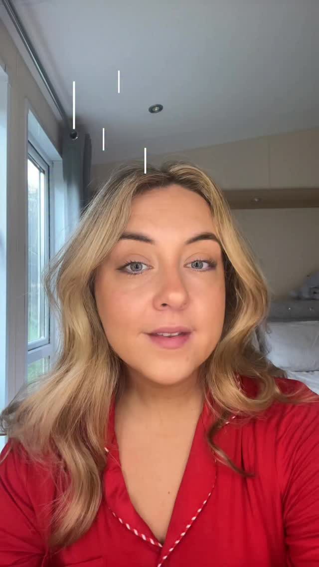 Day 6 🤎
A day behind… December is already running away on me 😅
But here we are — catching up with today’s little surprise.
Here’s what was inside. 🎁✨
#BrownThomas #AdventCalendar #UnboxingSeries #christmasfun @officialbrownthomas @bumbleandbumbleuk