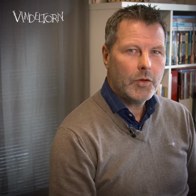 Bli med bak kulissene på Vindeltorn! Her er Lars Thorsen og @annkristinlie i gang med design av boka.
Lenke i bio!