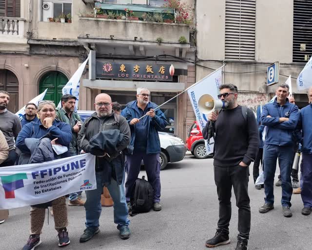 Después de una gran movilización, llegamos a la mesa con la fuerza y la cercanía de todos y todas las trabajadoras que no se rinden.
Exigimos una negociación real, transparente y respetuosa. No pedimos favores: defendemos derechos conquistados con trabajo y compromiso.
Hoy, más que nunca, reafirmamos que la dignidad de los trabajadores y trabajadoras de las paraestatales no se negocia, se respeta.
¡Gracias compañeras y compañeros!